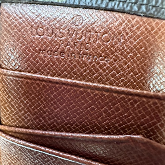 LOUIS VUITTON ELISE WALLET - Picture 11 of 17